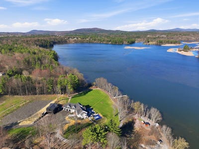 /international/us/111-lakeside-avenue-milton-vt-110106619589/