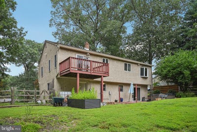 /international/us/14-woodsedge-road-norristown-pa-110101448146/
