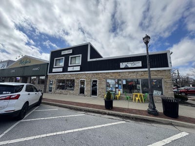 /international/us/142-n-broad-street-griffith-in-110106928462/