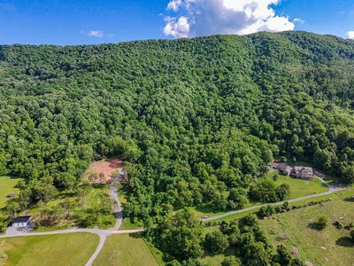 /international/us/carriage-lane-bluefield-va-110106962085/