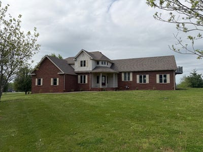 /international/us/354-hidden-meadows-drive-campbellsville-ky-110106187153/