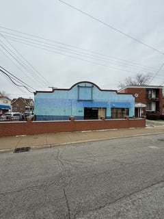 /international/us/1964-vermont-street-blue-island-il-110107668272/