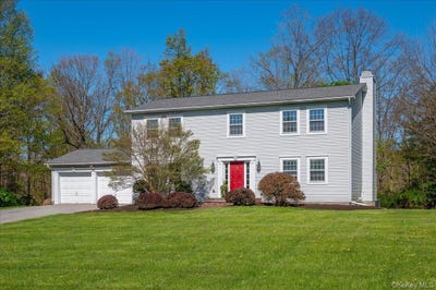 /international/us/13-hart-drive-poughkeepsie-ny-110108093888/