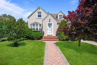 /international/us/1032-n-6th-street-new-hyde-park-ny-110108542746/