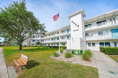 /international/us/8533-110th-street-seminole-fl-110098632397/