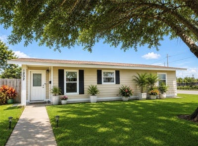 /international/us/1202-crosby-street-portland-tx-110108888193/