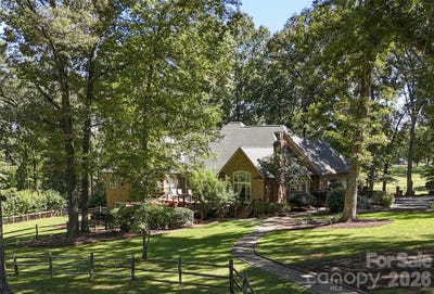 /international/us/201-hughes-creek-road-columbus-nc-110120481721/