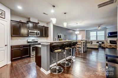 /international/us/3033-honeylocust-lane-fort-mill-sc-110096856697/