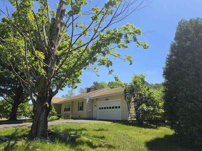 /international/us/51-eastern-avenue-rochester-nh-110108690290/