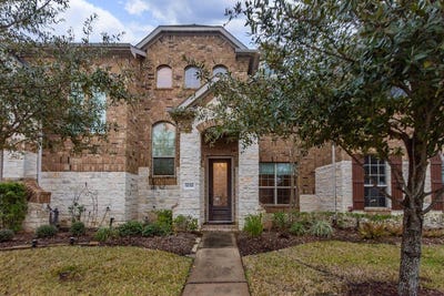 /international/us/9158-sunlight-oak-lane-houston-tx-110108119644/