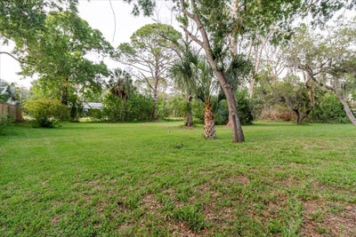 /international/us/highland-avenue-tarpon-springs-fl-110108413587/