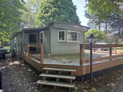 /international/us/17034-third-street-arcadia-mi-110100813828/