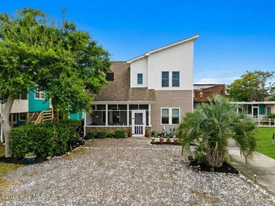 /international/us/137-fourth-avenue-n-kure-beach-nc-110104968322/
