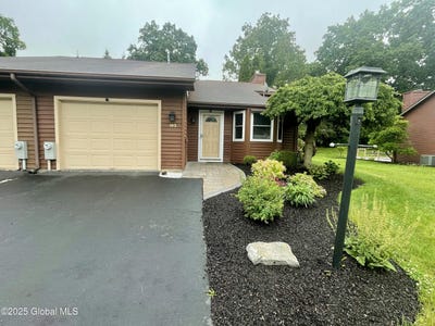 /international/us/103-meadowbrook-drive-bethlehem-ny-110100252643/