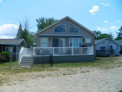 /international/us/202-broadway-road-houghton-lake-mi-110100508515/