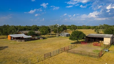 /international/us/403-hickey-road-yoakum-tx-110103546678/