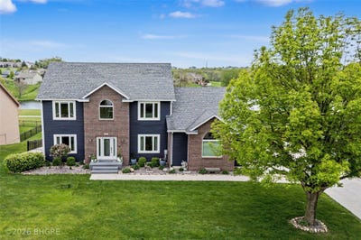 /international/us/5085-copper-creek-drive-pleasant-hill-ia-110107782766/