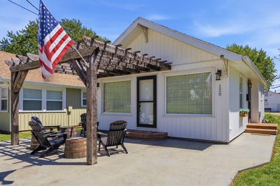 /international/us/120-mars-hill-drive-clear-lake-ia-110107994971/