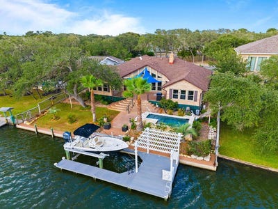 /international/us/1907-crescent-dr-rockport-tx-110110417614/