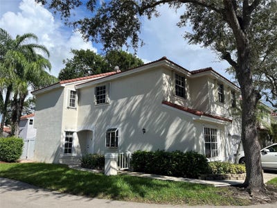 /international/us/959-azure-lane-weston-fl-110106439676/