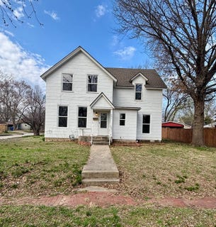 /international/us/401-n-forest-ave-chanute-ks-110106345428/