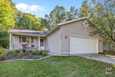 /international/us/12378-holmden-drive-ne-rockford-mi-110120156311/