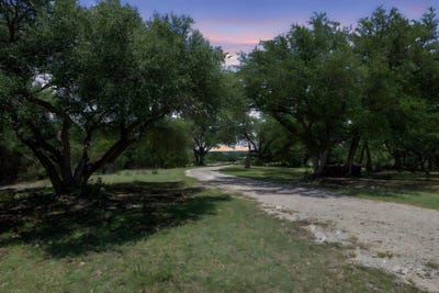 /international/us/1201-county-road-229-florence-tx-110100165896/