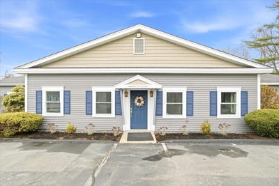 /international/us/8-chestnut-drive-bedford-nh-110107510463/
