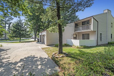/international/us/17424-parkwood-drive-spring-lake-mi-110101210511/