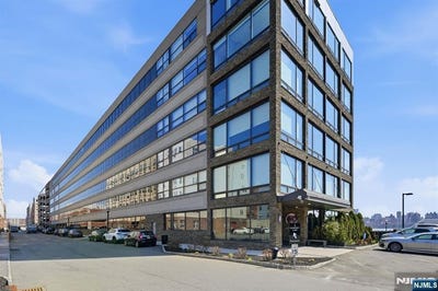 /international/us/9-somerset-lane-edgewater-nj-110106789786/