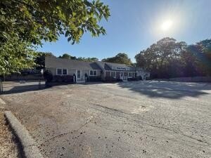 /international/us/1047-falmouth-road-hyannis-ma-110105344815/