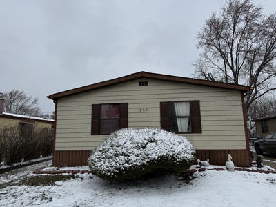 /international/us/227-blackthorn-road-matteson-il-110106447136/