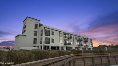 /international/us/1302-magnolia-street-gulfport-ms-110101193606/
