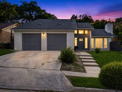 /international/us/12111-woodsrim-st-live-oak-tx-110109759509/