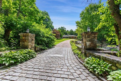 /international/us/736-croton-lake-road-bedford-corners-ny-110108882049/
