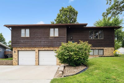 /international/us/109-carmela-drive-hudson-ia-110100720370/