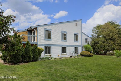 /international/us/10-newport-court-brick-nj-110107781612/