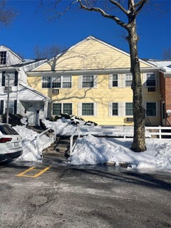 /international/us/305-towne-house-village-islandia-ny-110106718205/