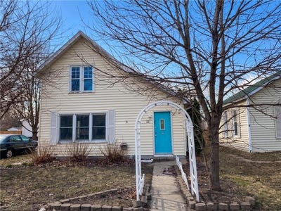 /international/us/321-s-main-street-lake-crystal-mn-110107317432/