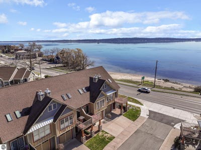 /international/us/13800-s-west-bay-shore-drive-traverse-city-mi-110105884847/