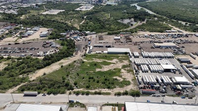 /international/us/115-n-america-rd-laredo-tx-110107391508/