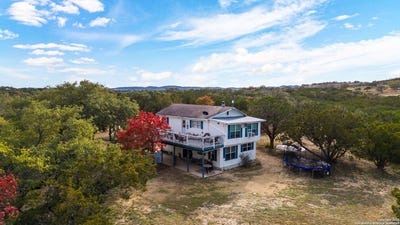 /international/us/8417-state-highway-16-n-bandera-tx-110102870750/