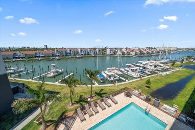 /international/us/300-150th-avenue-madeira-beach-fl-110091440639/