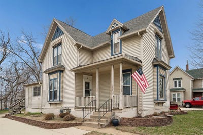/international/us/313-ne-6th-ave-independence-ia-110106927677/