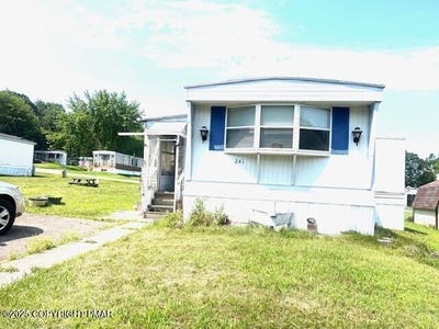 /international/us/241-silver-maple-lane-lane-freeland-pa-110101466217/