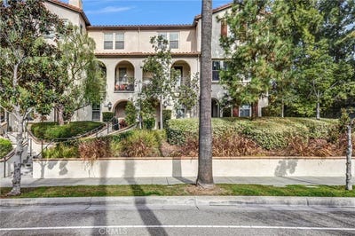 /international/us/827-e-promenade-azusa-ca-110104431235/
