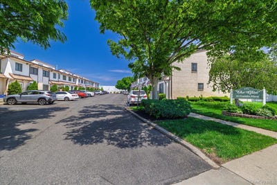 /international/us/15-franklin-place-oceanside-ny-110109624189/