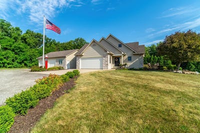 /international/us/12102-marion-center-road-hoagland-in-110100919297/