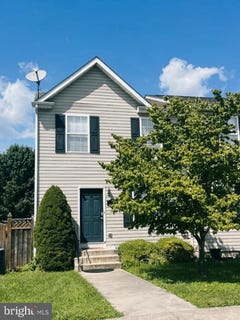 /international/us/36-sanford-drive-bunker-hill-wv-110101211796/