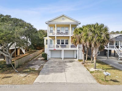 /international/us/618-s-fourth-avenue-kure-beach-nc-110106531773/